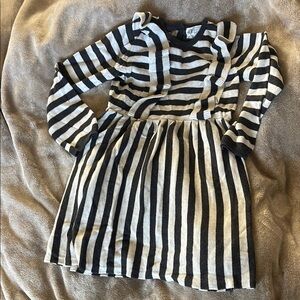 H&M Black and White Puff Sleeve Dress